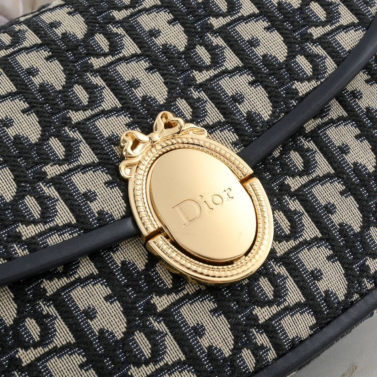 Dior Medium Dior Médaillon Flap Bag "Beige Dior Oblique Jacquard"