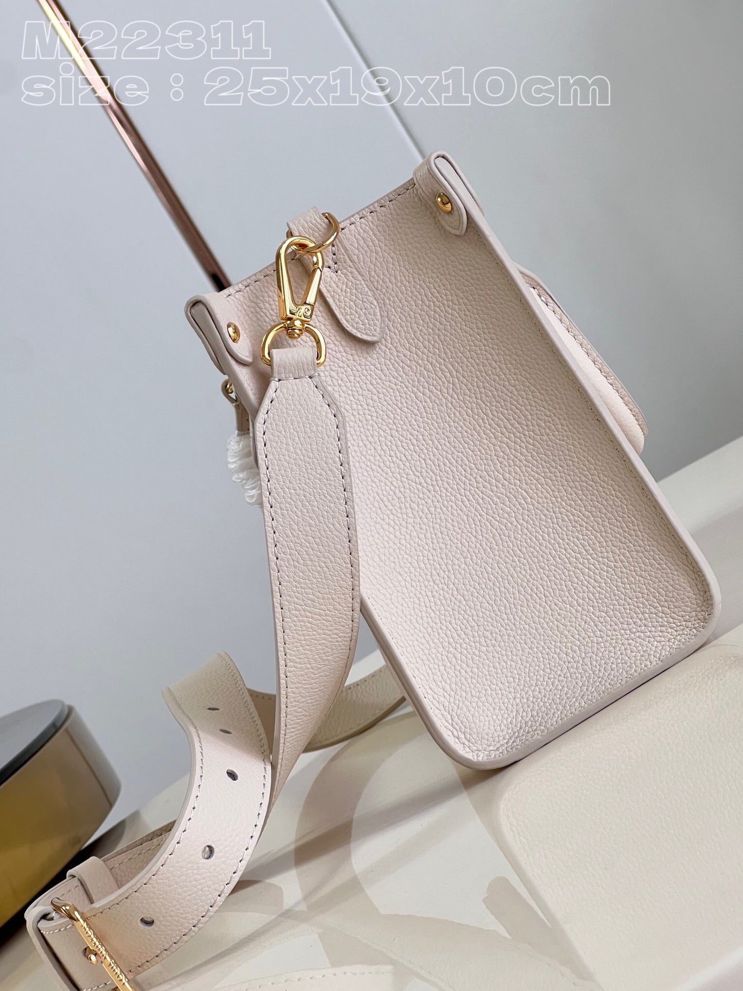 Louis Vuitton Lock & Go