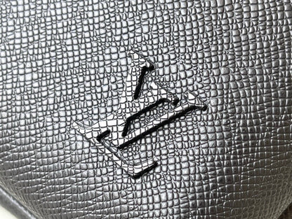 Louis Vuitton Avenue Slingbag