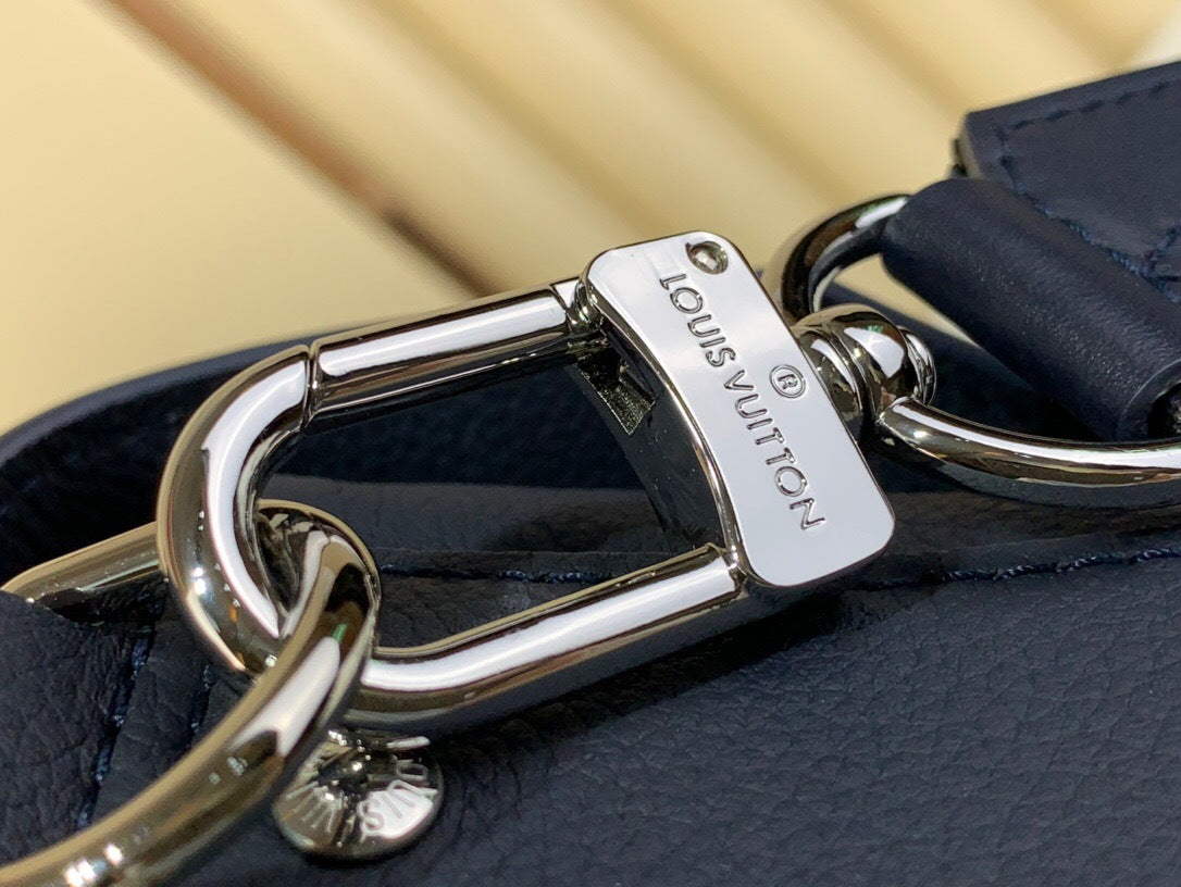Louis Vuitton Fastline Messenger