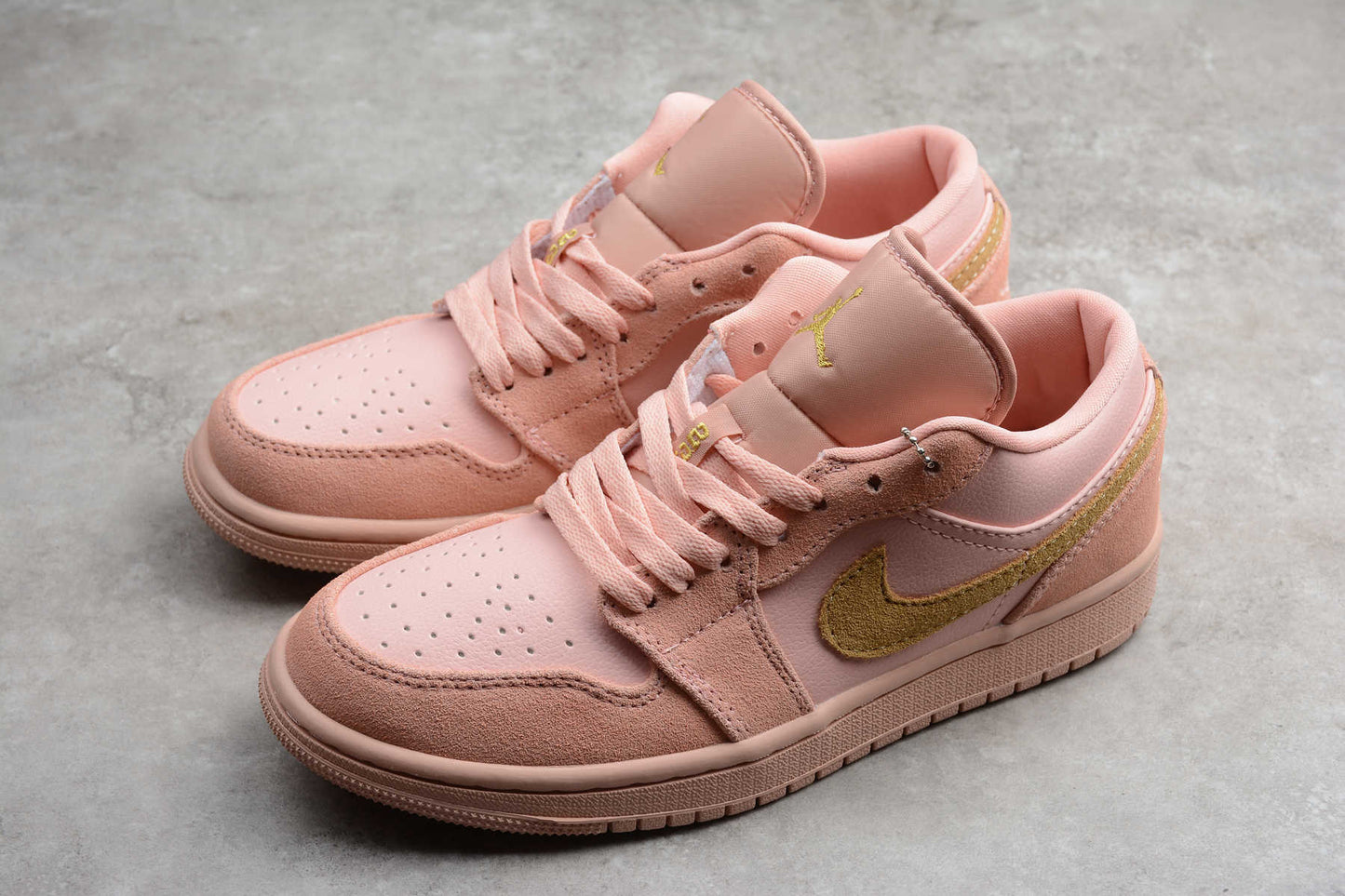 Air Jordan 1 Low "Coral Stardust"