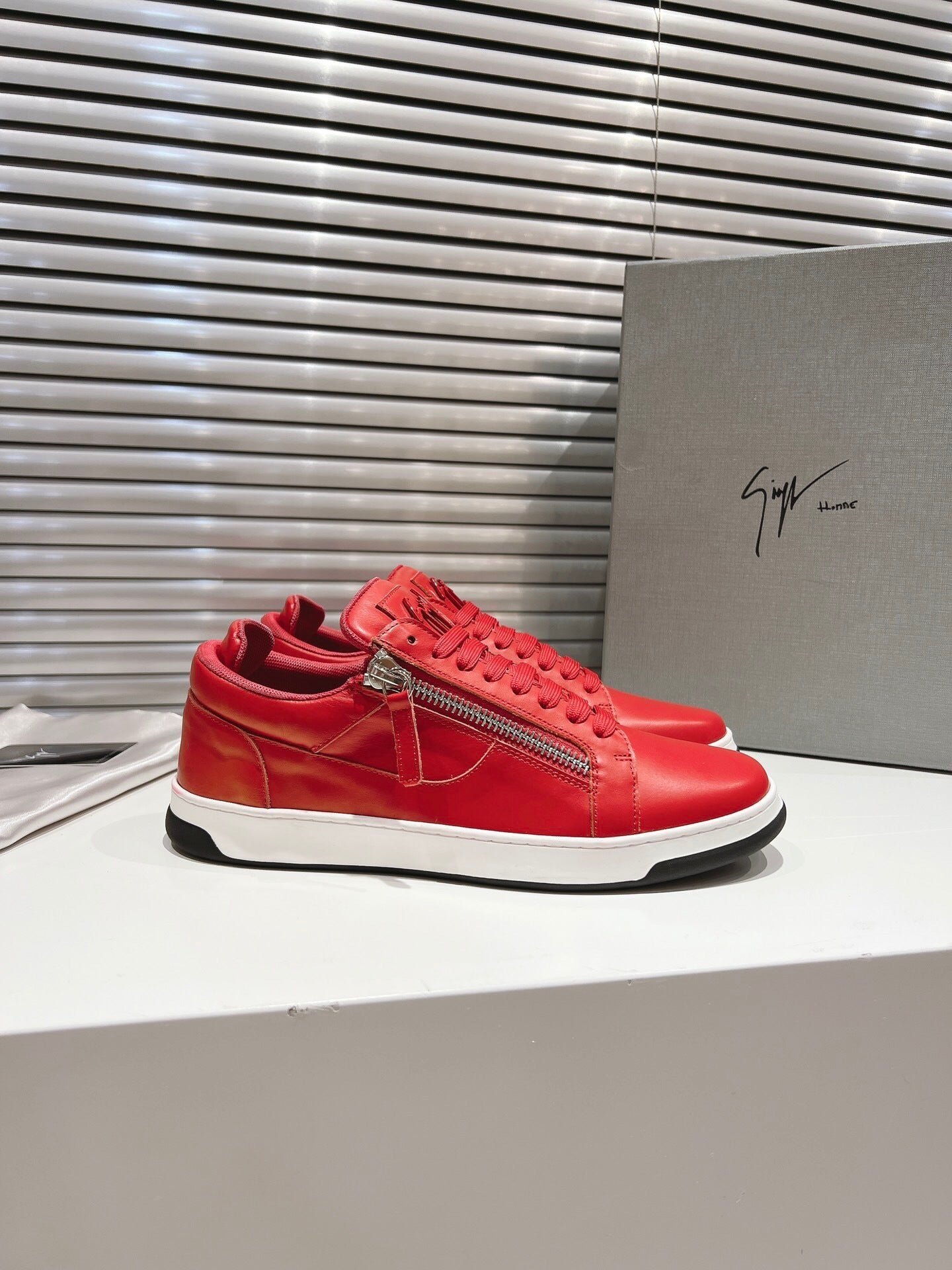 Giuseppe Zanotti GZ94 "Red"