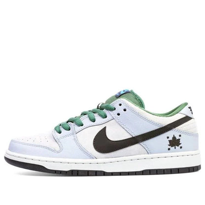 Nike SB Dunk Low "Maple Leaf"